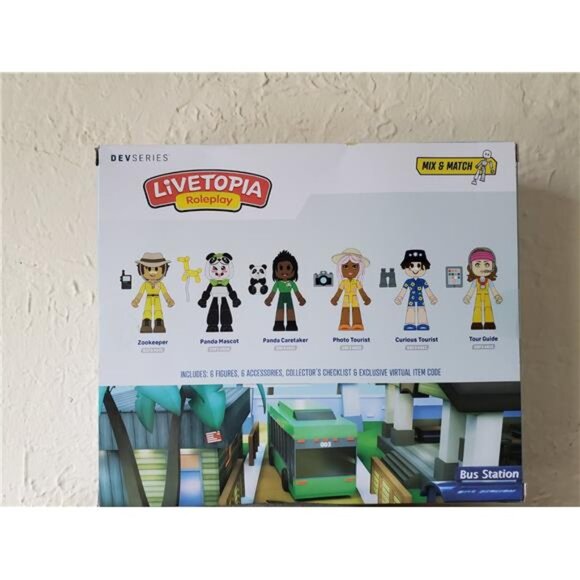 Livetopia Day at The Zoo Pack Accessories and Exclusive Virtual Item Code - Picture 3 of 7